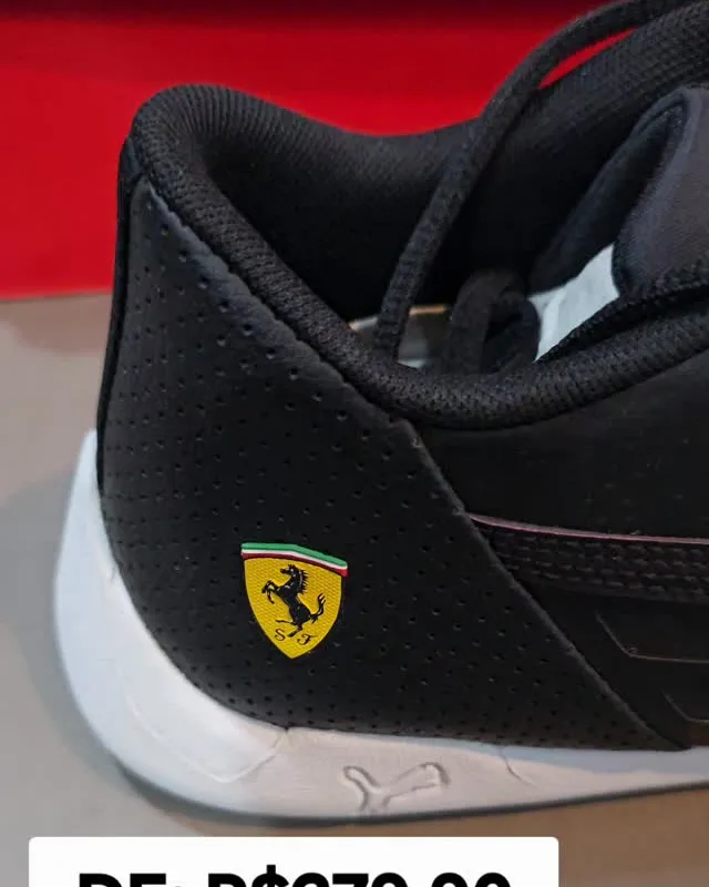 Puma Ferrari preto